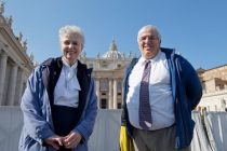 Vaticano recibe grupo católico gay en público