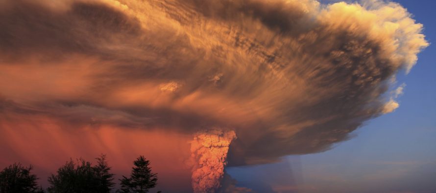 La Tierra con Dolores de Parto: El volcán chileno Calbuco entra en erupción