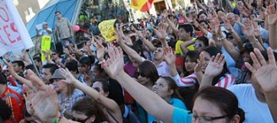 Miles de españoles salen a las calles a orar