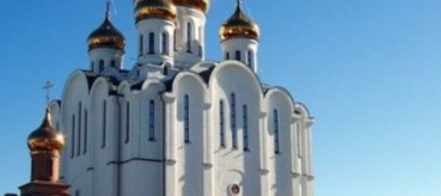Rusia construirá una Biblia de 5 metros de vidrio