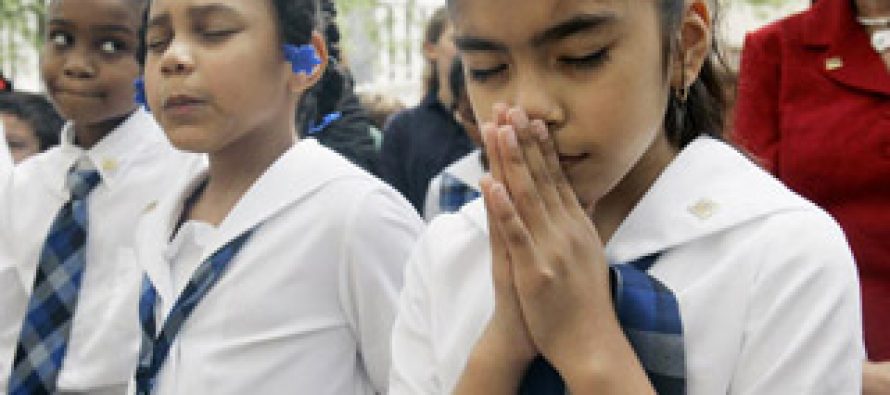 Escuela en EEUU Tendrá que pagar por permitir a Pastor orar en Evento