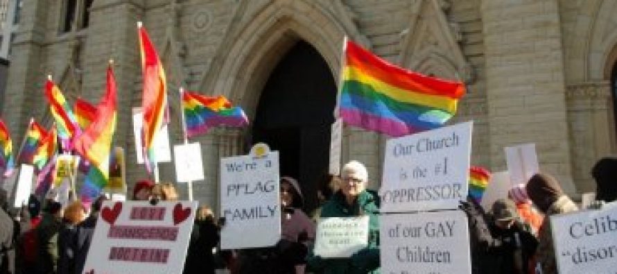 Aceptación homosexual crece en todos los grupos cristianos de EEUU