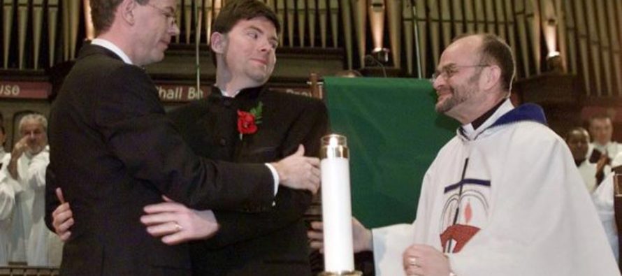 Presbiterianos de Escocia admiten matrimonio gay para clérigos