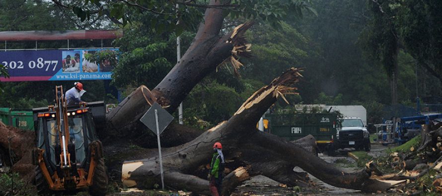 Declaran alerta roja: Otto causa siete muertos a su paso por Panamá y se convierte en huracán
