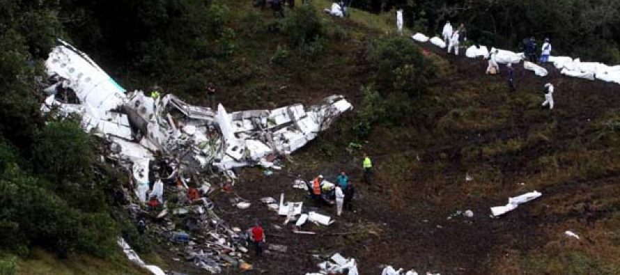71 muertos tras estrellarse un avión en el que viajaba equipo brasileño de fútbol