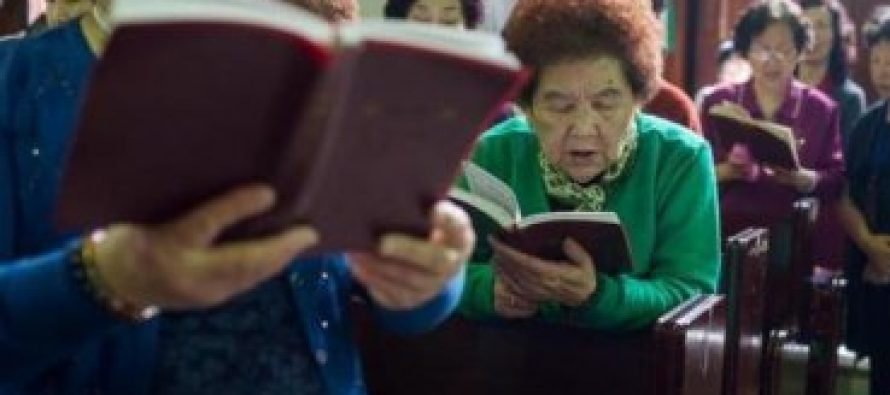 China: Prohíben actividades religiosas y donaciones a las iglesias.