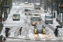 Miles de pasajeros bloqueados por la nieve en el norte de Japón