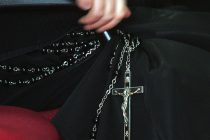 Acusan a un sacerdote italiano de dirigir orgías y prostitución entre sus parroquianos