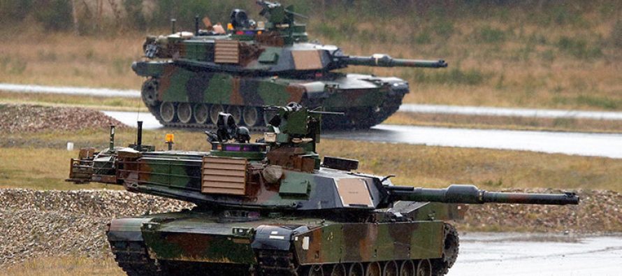 Centenares de tanques de EE.UU. se despliegan en la frontera rusa (VIDEO)