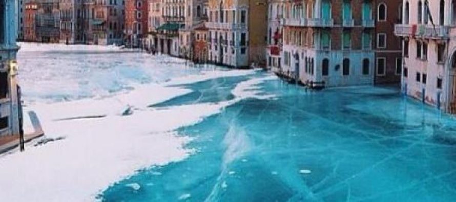 Los canales de Venecia congelados por primera vez en la historia