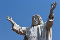 Activistas aseguran que estatuas de Jesús representa una forma de racismo y proponen derribaras
