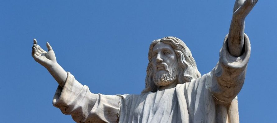 Activistas aseguran que estatuas de Jesús representa una forma de racismo y proponen derribaras