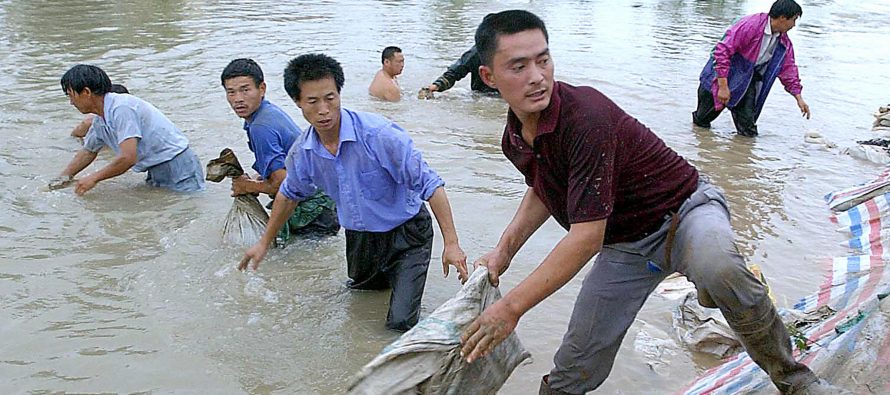 VIDEOS | Desaparecen varias personas en China por inundaciones históricas