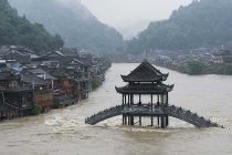 Alerta roja! Cuatro ciudades chinas peligran por inundaciones