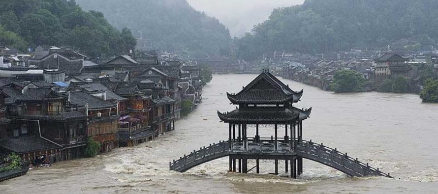 Alerta roja! Cuatro ciudades chinas peligran por inundaciones