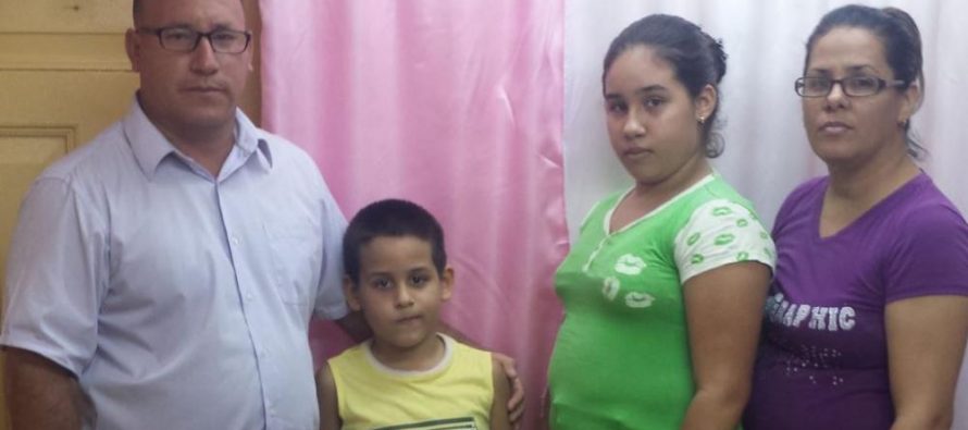 Cuba libera a pastor que fue encarcelado por educar a sus hijos en casa