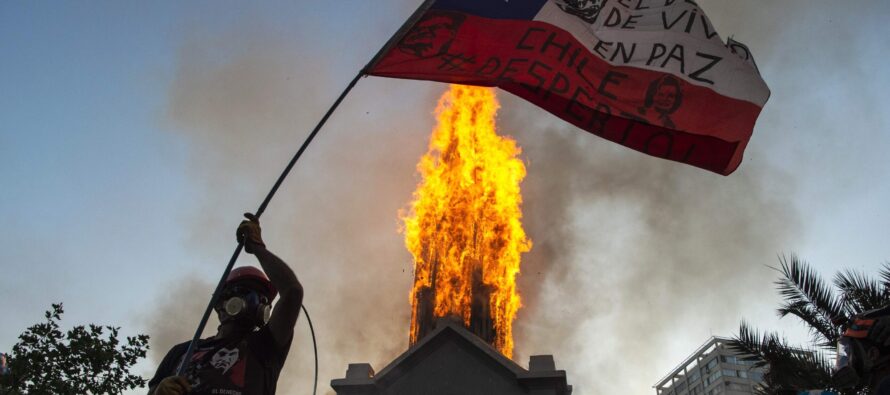 Líderes y políticos cristianos denuncian la Cristofobia en Chile por quema de iglesias, «Esto no es una broma»