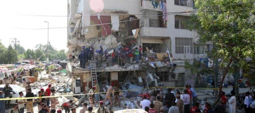Al menos cinco muertos en la explosión de un edificio de Karachi – Pakistán