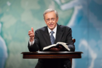 Charles Stanley de Baptist College con una cátedra en teología