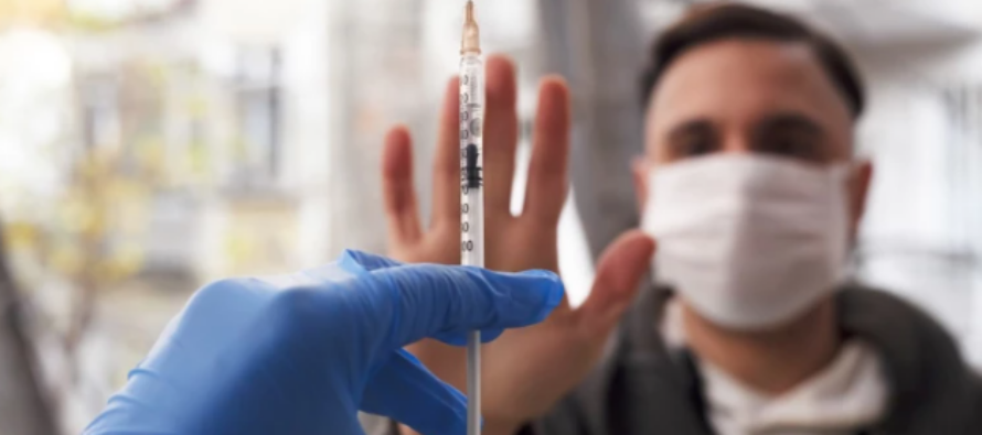 Las personas vacunadas son ahora la mayoría de las muertes por COVID-19, muestra un análisis