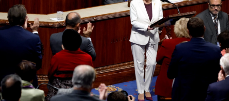 De ama de casa a presidenta de la Cámara’: Nancy Pelosi renuncia como líder demócrata