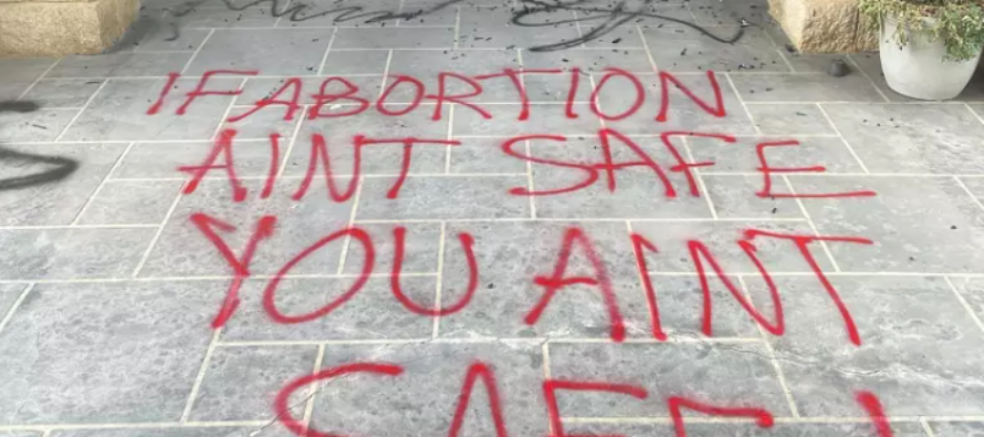 ane’s Revenge amenaza con tiroteo masivo en el centro del ministerio católico por la posible prohibición del aborto