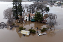 «No se espera una caída significativa» ya que las graves inundaciones en California matan al menos a 16