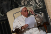 Papa Francisco dice: «Ser gay no es un crimen», pero sigue siendo un pecado