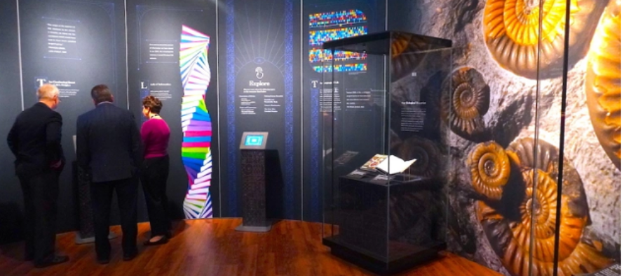Astronauta de la NASA dice que la ciencia ‘no contradice’ el cristianismo; Museo de la Biblia inaugura nueva exposición