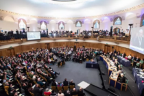 La Iglesia de Inglaterra apoya los planes para bendecir a las parejas homosexuales y considera los pronombres neutrales de género para Dios