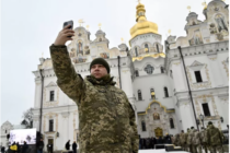 Ucrania ordena a la Iglesia ortodoxa vinculada a Rusia desalojar el histórico monasterio de Kiev